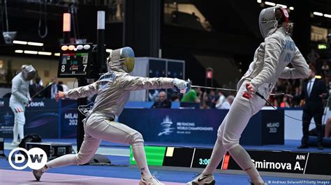 Ukraine fencer disqualified over Russian handshake .